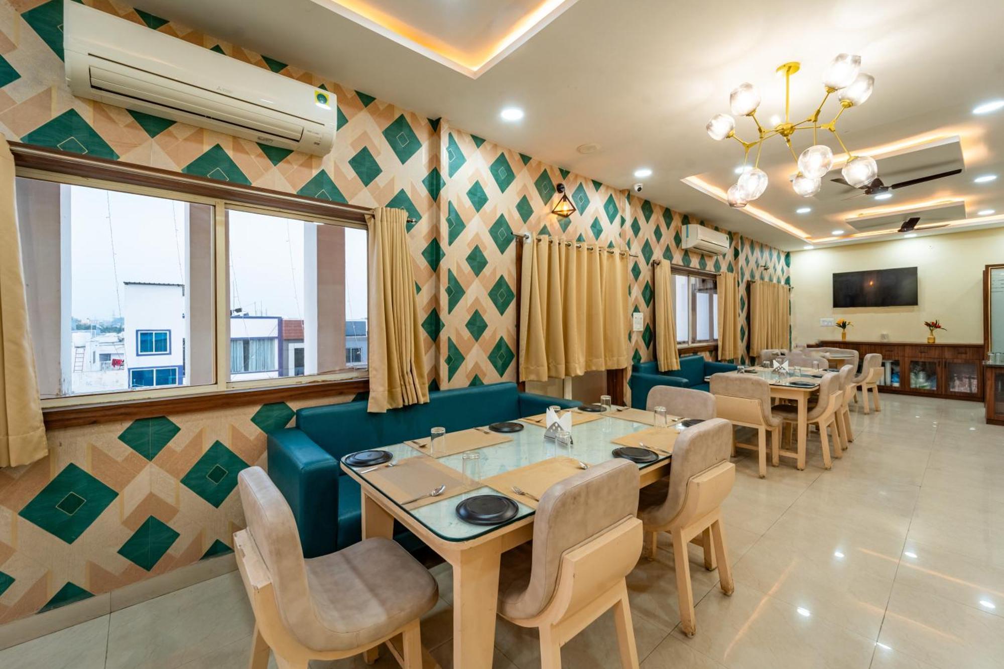 Treebo Premium Zorba Hotell Bhopal Eksteriør bilde