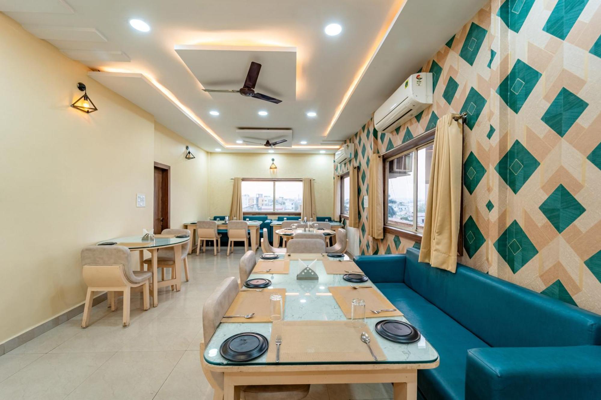 Treebo Premium Zorba Hotell Bhopal Eksteriør bilde