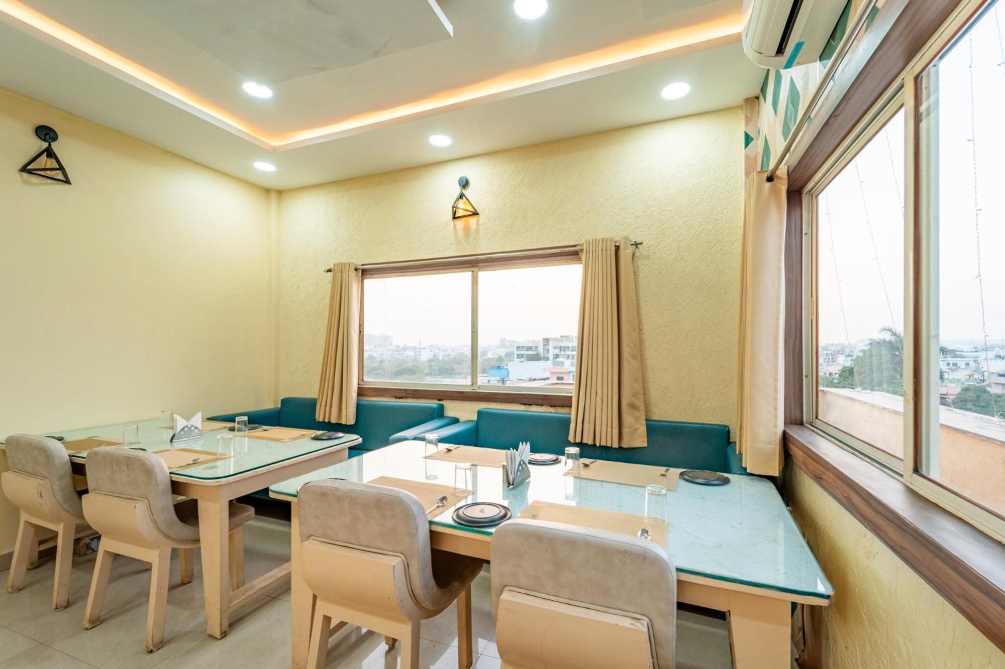 Treebo Premium Zorba Hotell Bhopal Eksteriør bilde