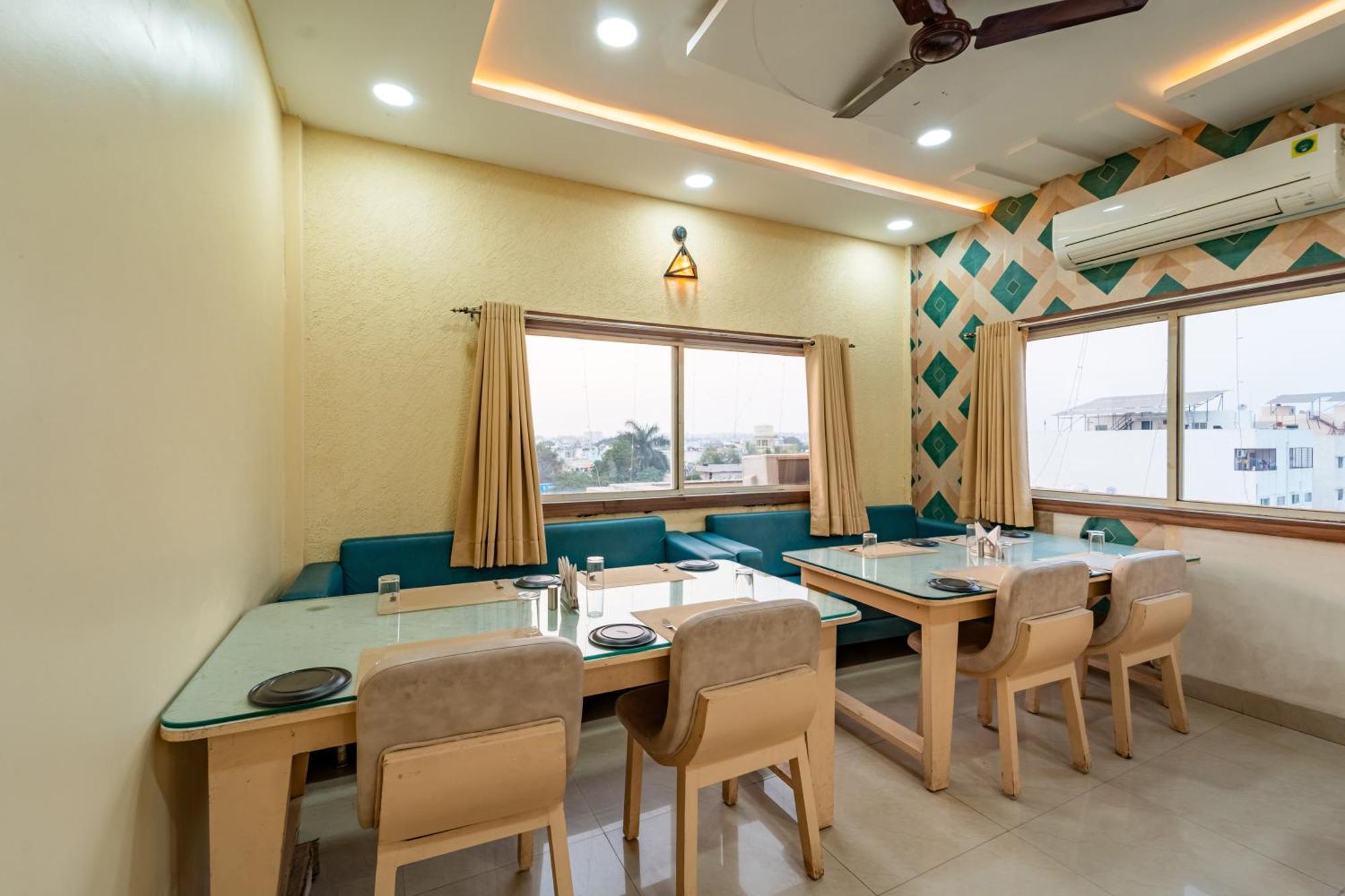 Treebo Premium Zorba Hotell Bhopal Eksteriør bilde