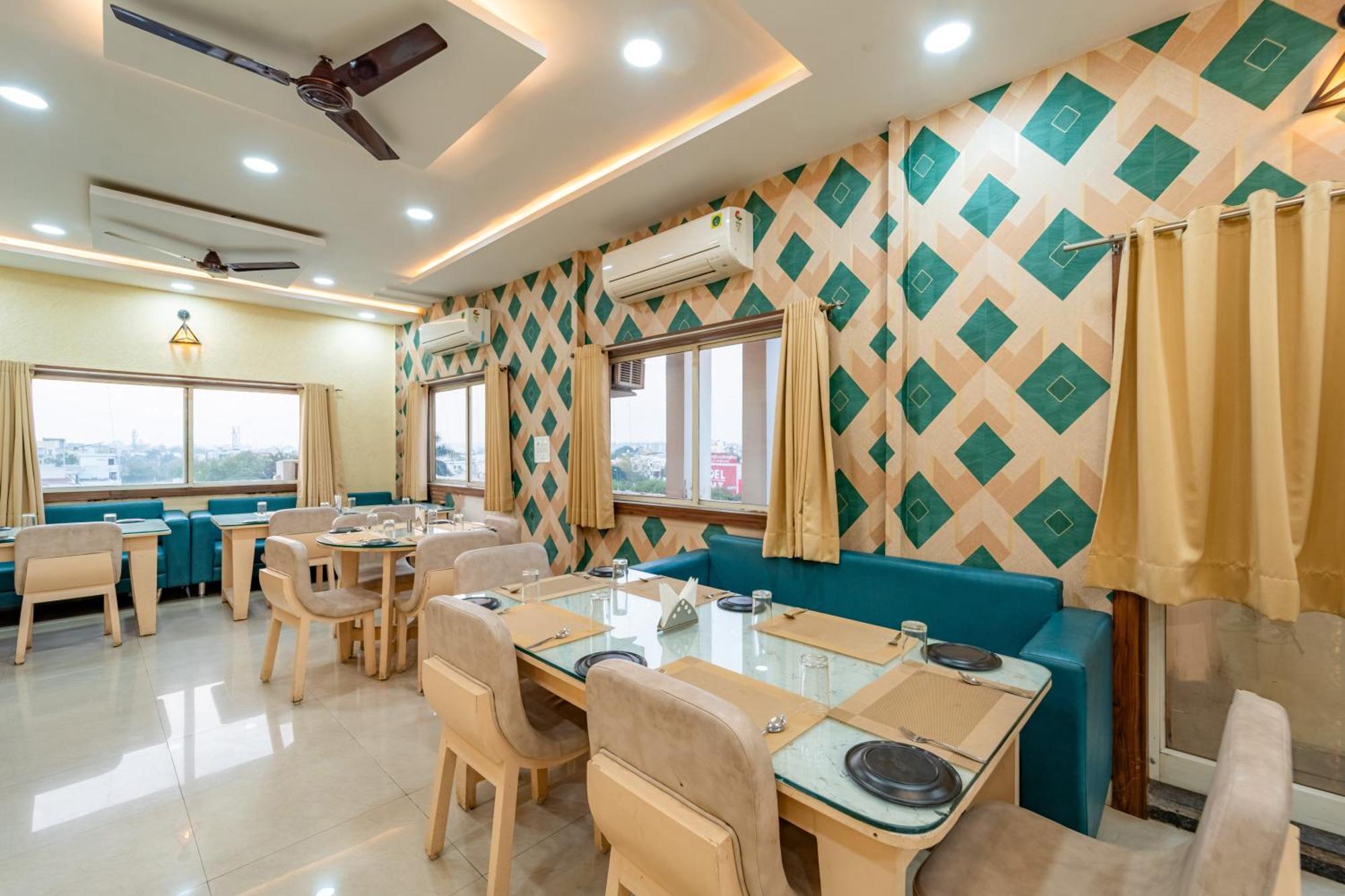 Treebo Premium Zorba Hotell Bhopal Eksteriør bilde