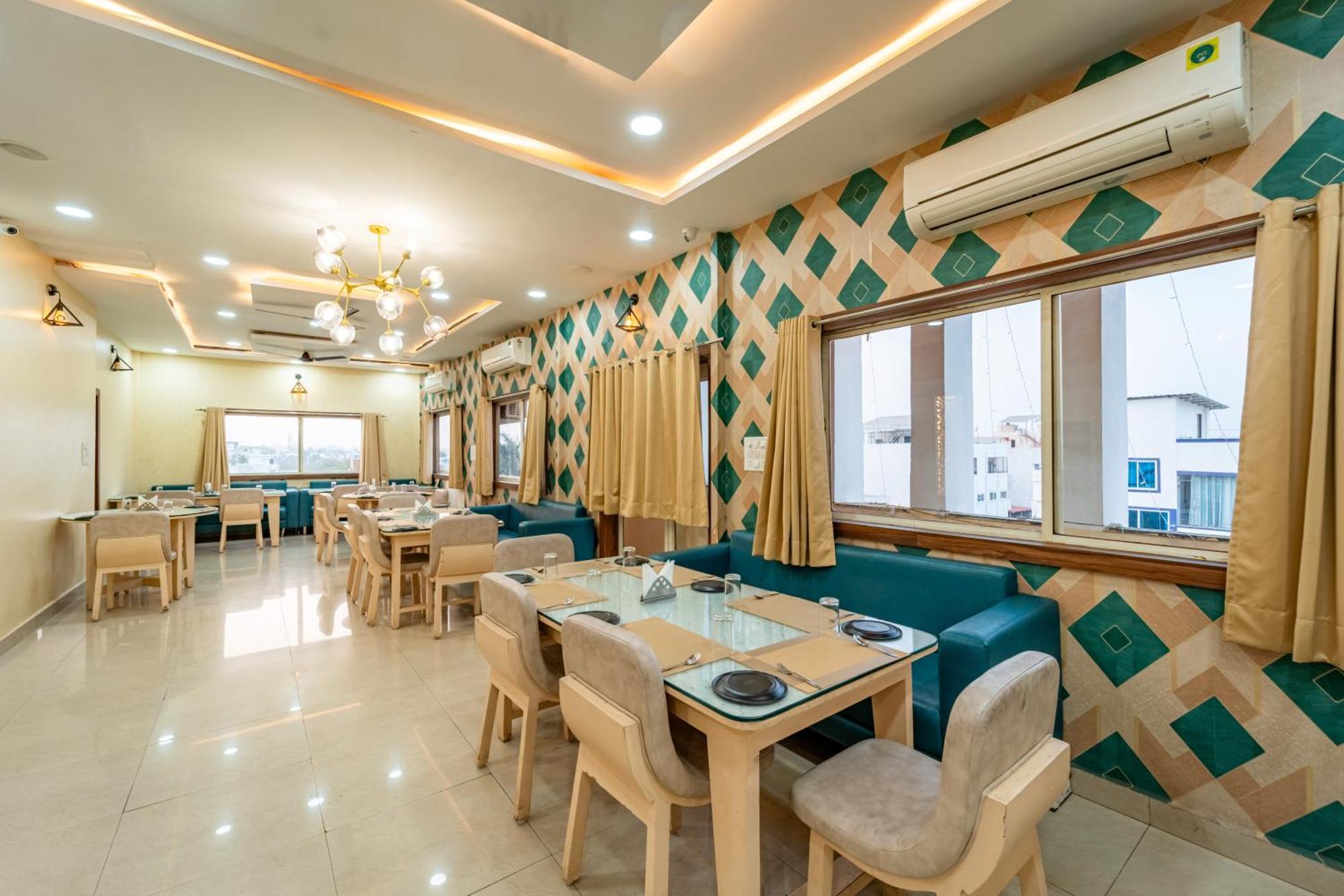 Treebo Premium Zorba Hotell Bhopal Eksteriør bilde