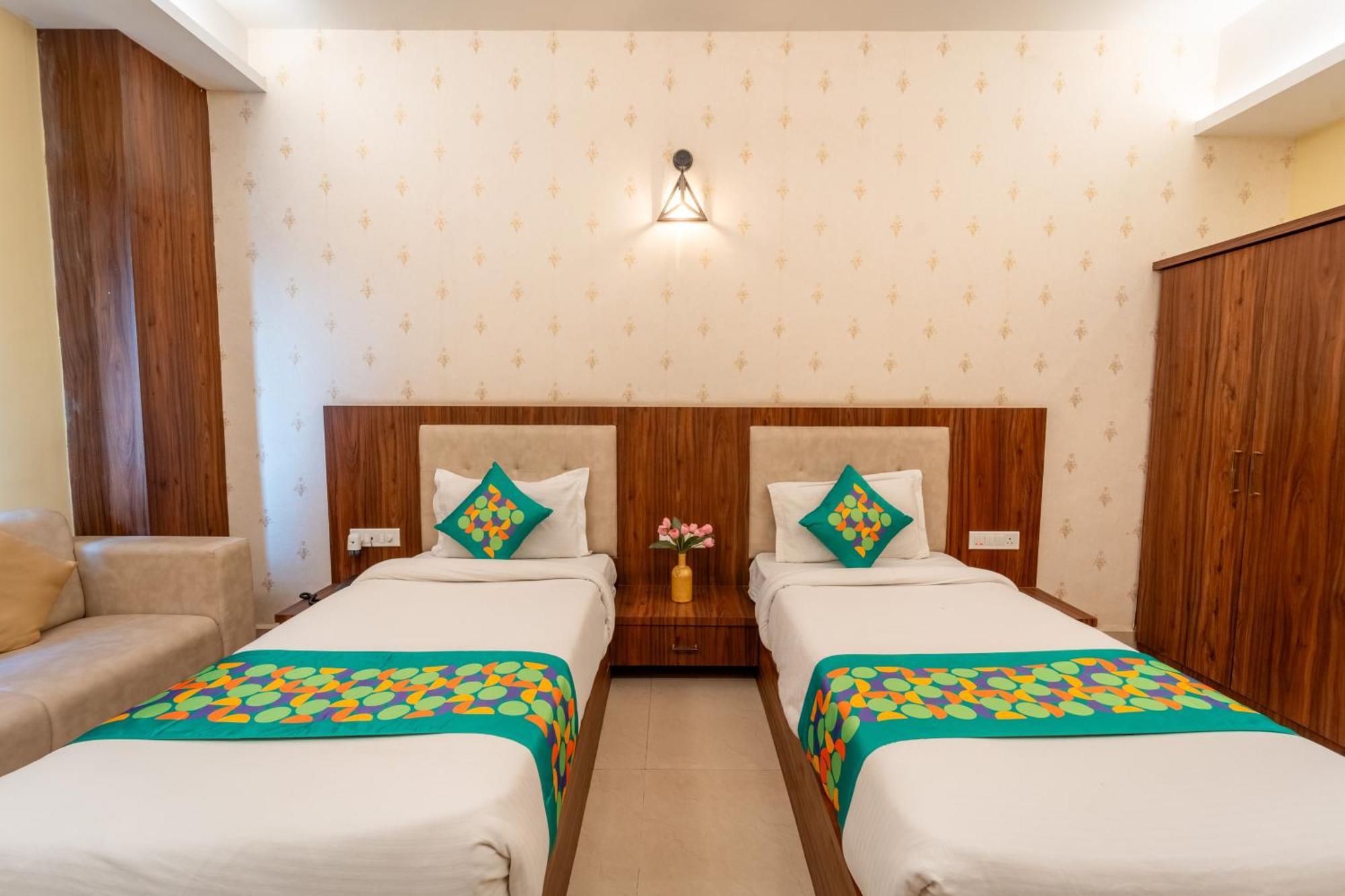 Treebo Premium Zorba Hotell Bhopal Eksteriør bilde