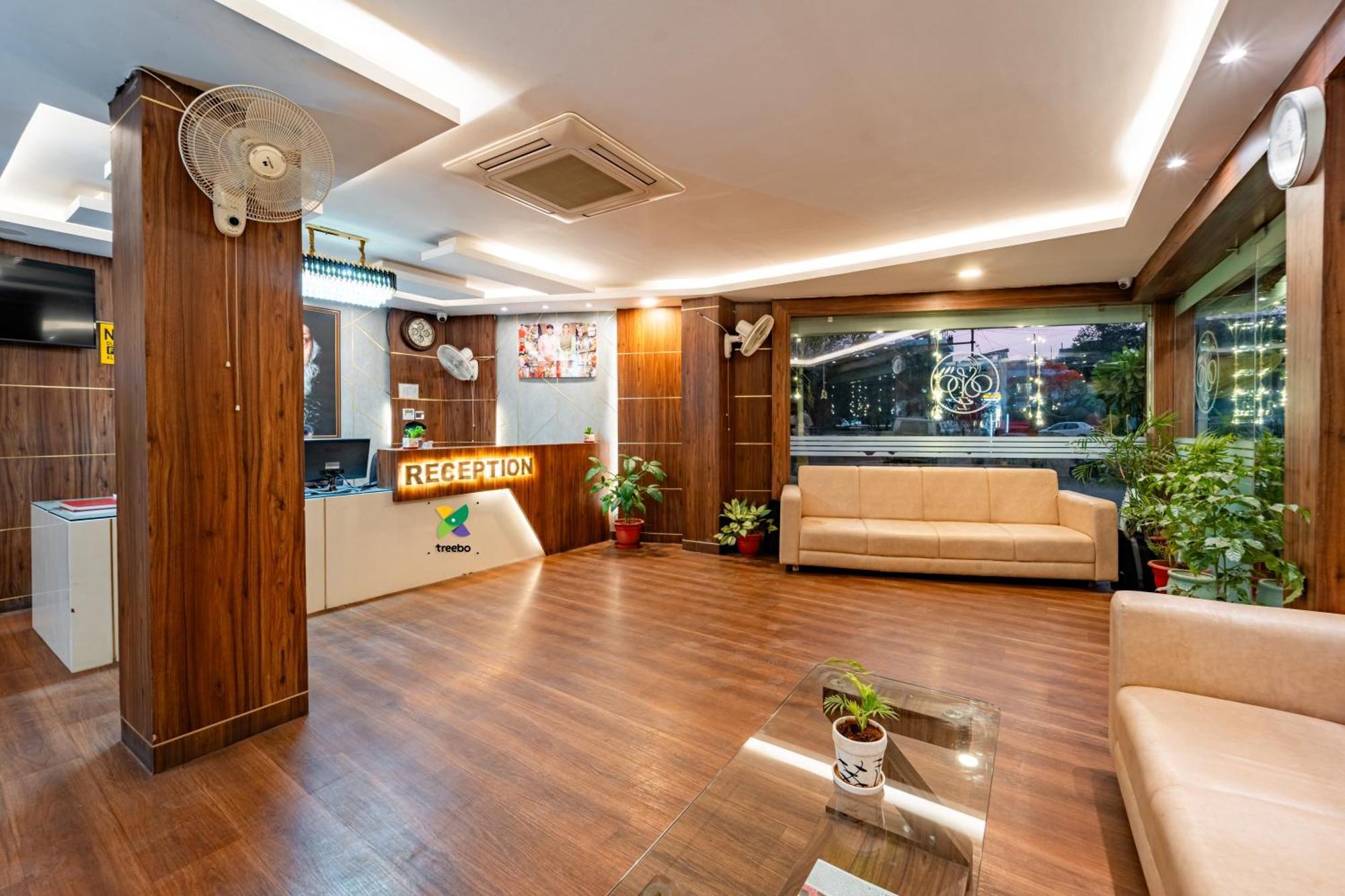Treebo Premium Zorba Hotell Bhopal Eksteriør bilde