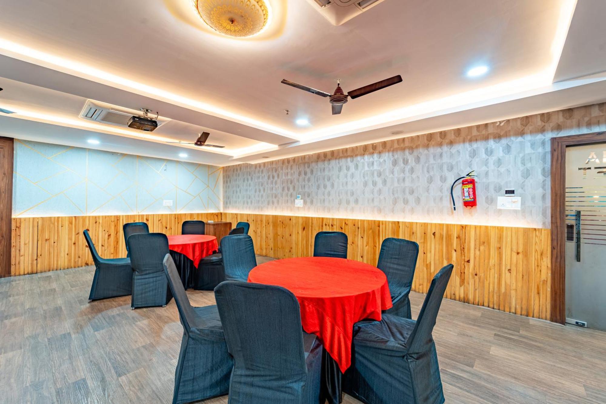 Treebo Premium Zorba Hotell Bhopal Eksteriør bilde