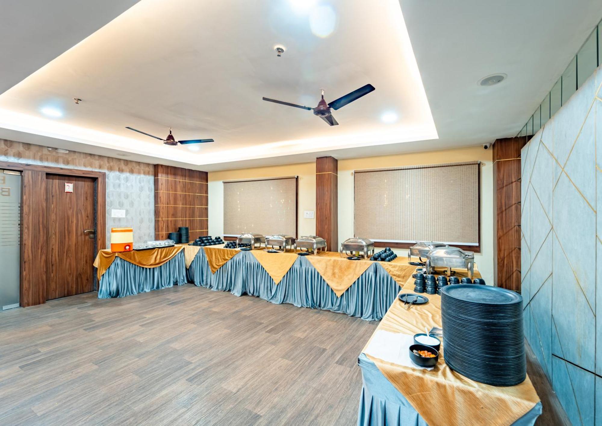 Treebo Premium Zorba Hotell Bhopal Eksteriør bilde