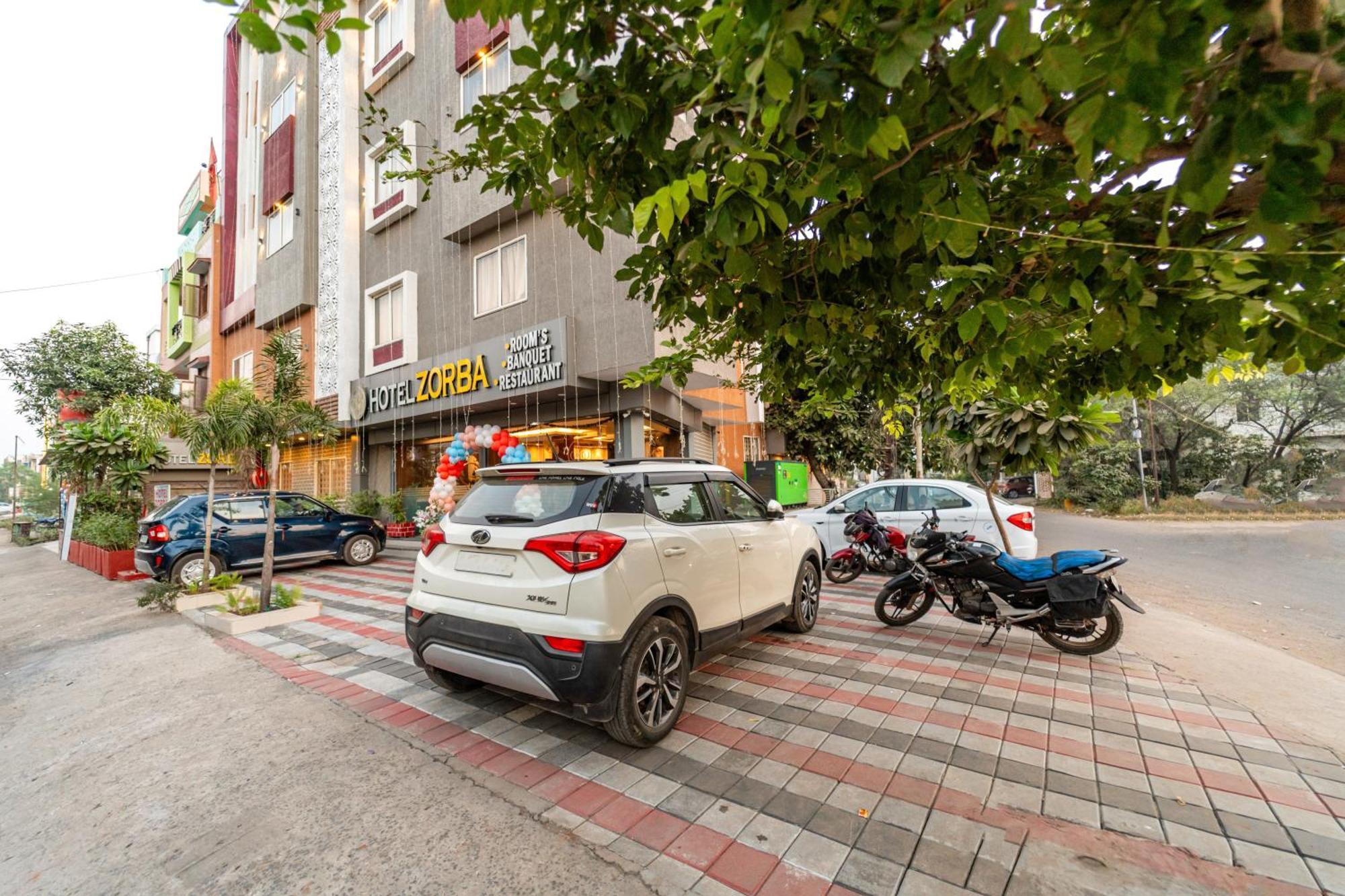 Treebo Premium Zorba Hotell Bhopal Eksteriør bilde