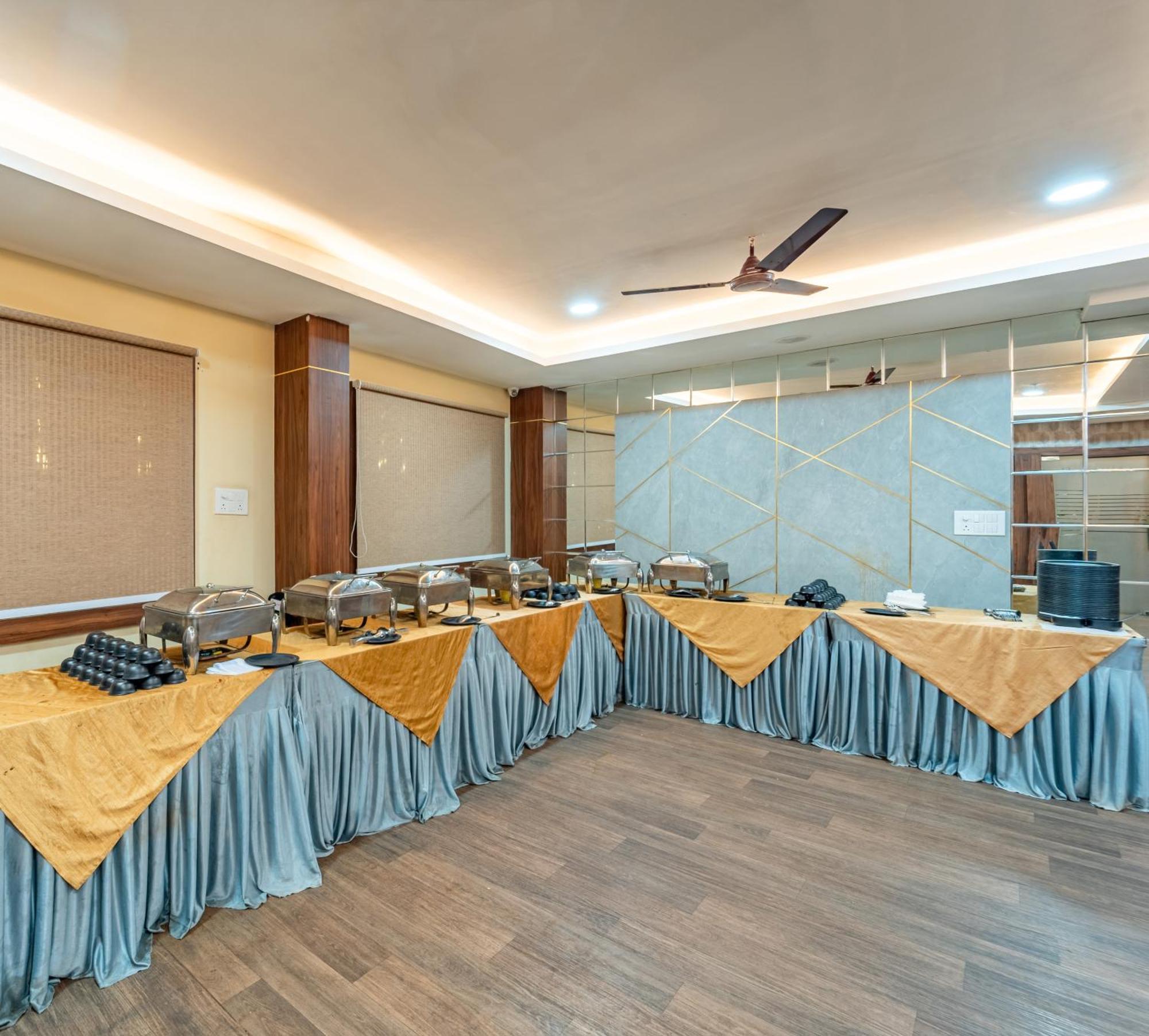 Treebo Premium Zorba Hotell Bhopal Eksteriør bilde
