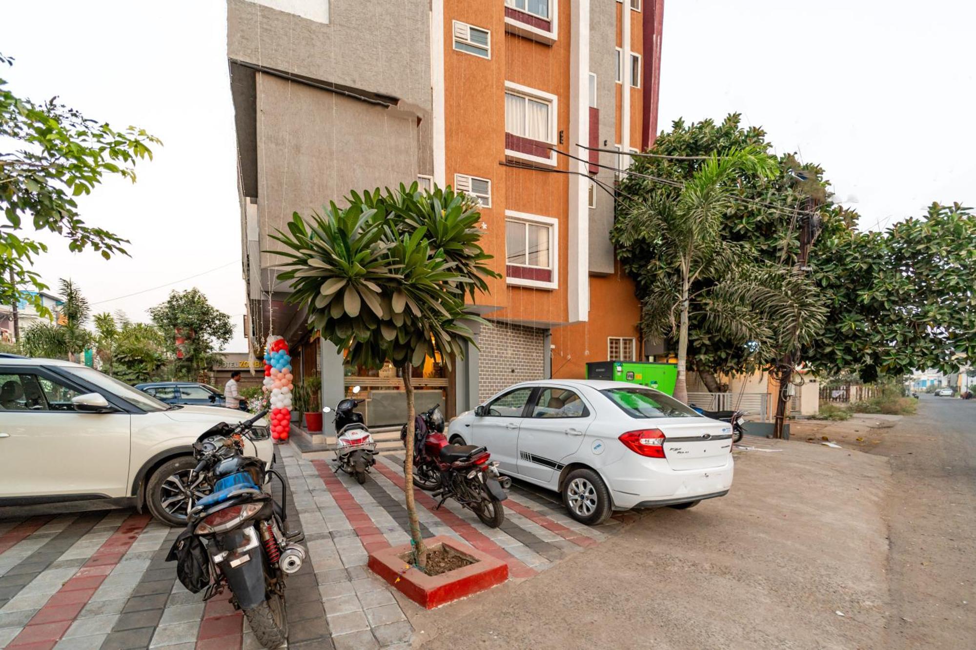 Treebo Premium Zorba Hotell Bhopal Eksteriør bilde