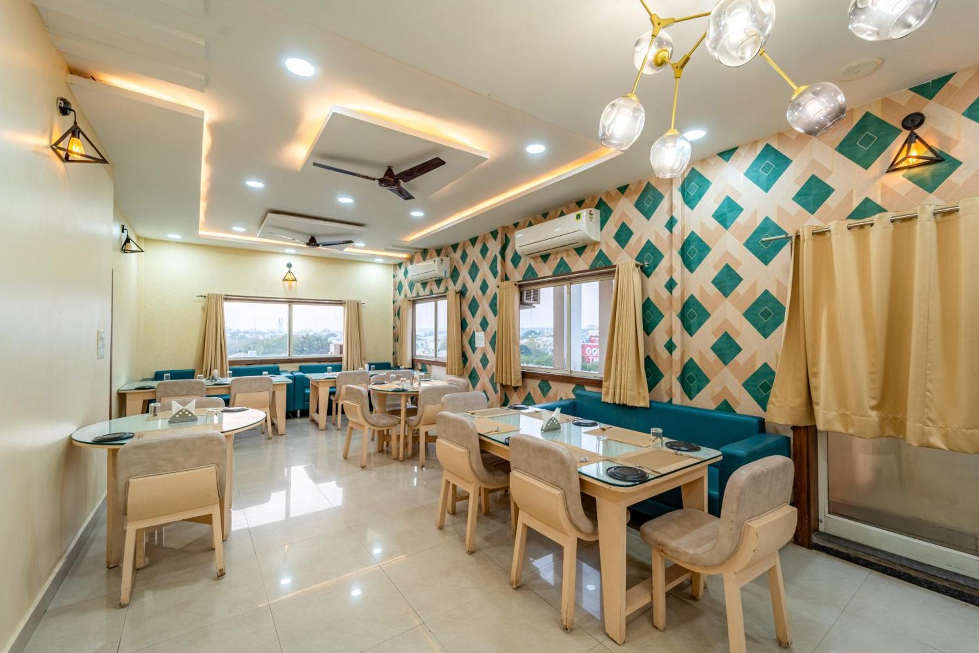 Treebo Premium Zorba Hotell Bhopal Eksteriør bilde