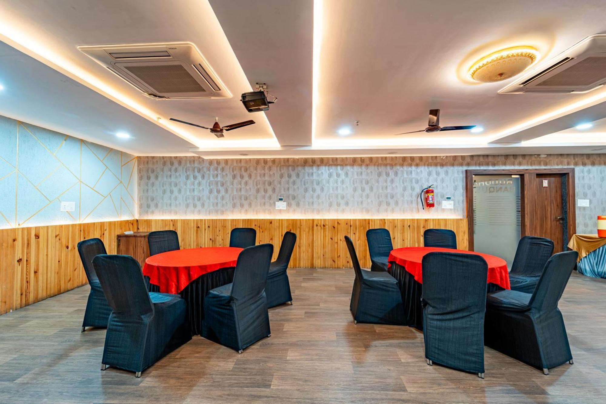 Treebo Premium Zorba Hotell Bhopal Eksteriør bilde