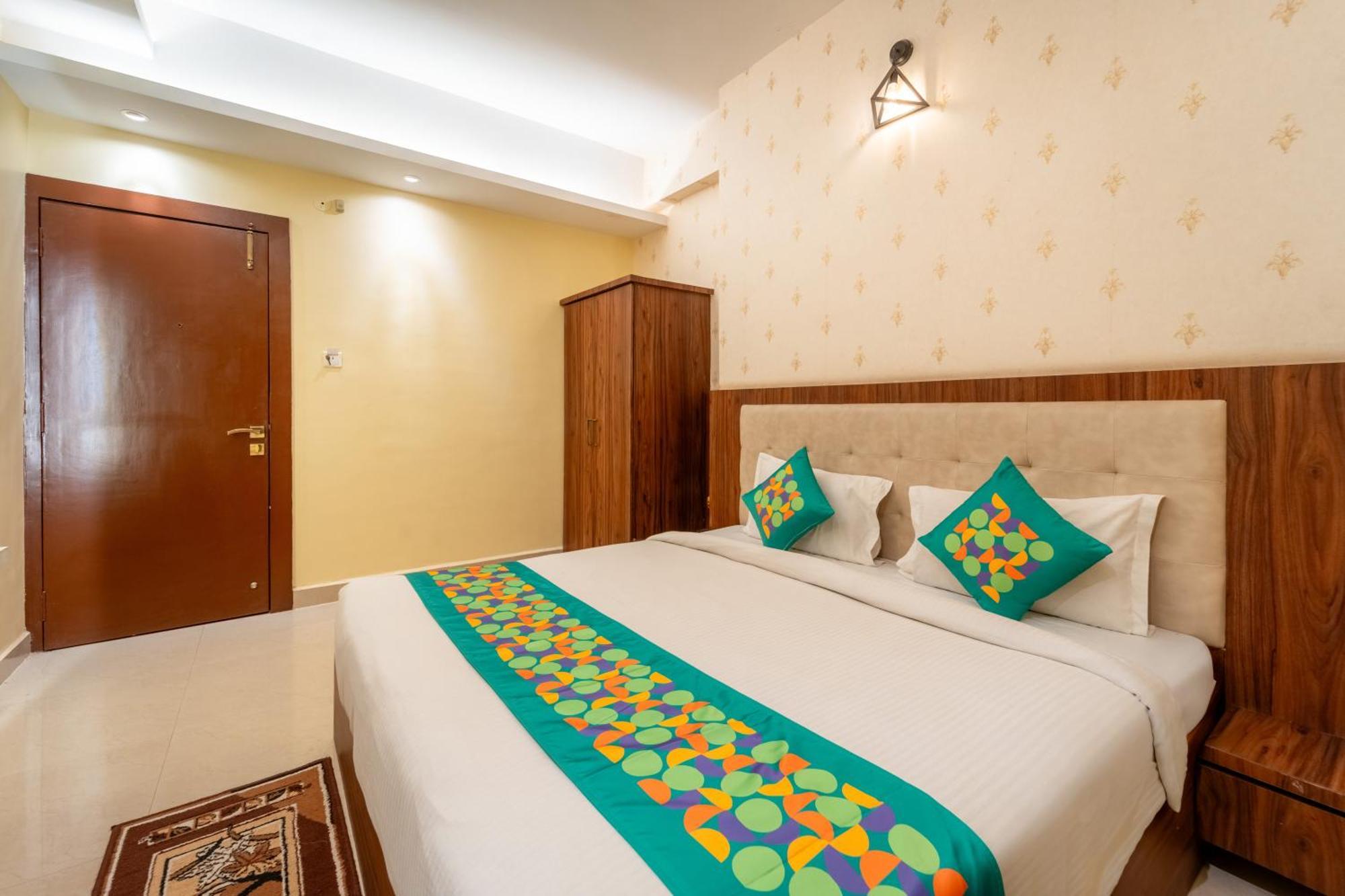 Treebo Premium Zorba Hotell Bhopal Eksteriør bilde