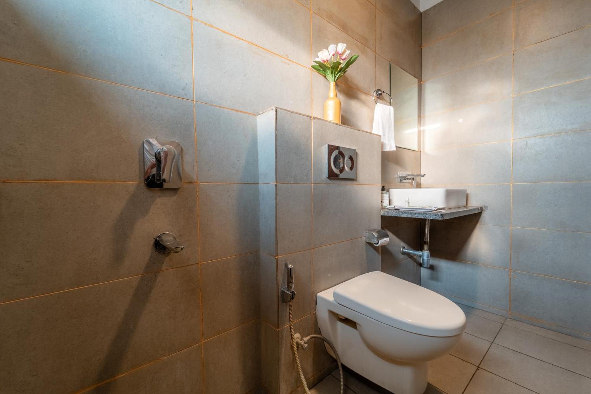 Treebo Premium Zorba Hotell Bhopal Eksteriør bilde